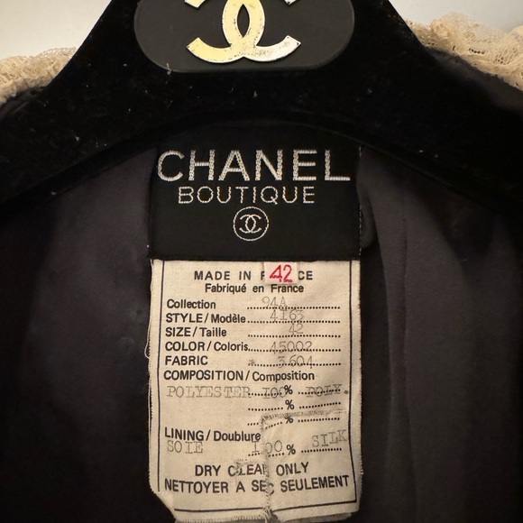 ‘94 F/W CHANEL Grey sequined skirt suit with lace collar. - Picture 2 of 15